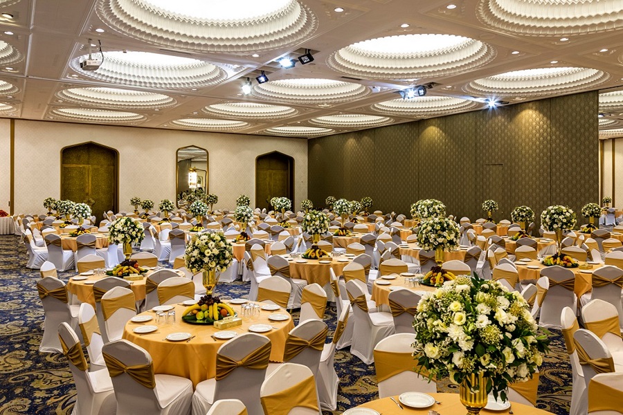 رستوران دریای نور هتل استقلال تهران
