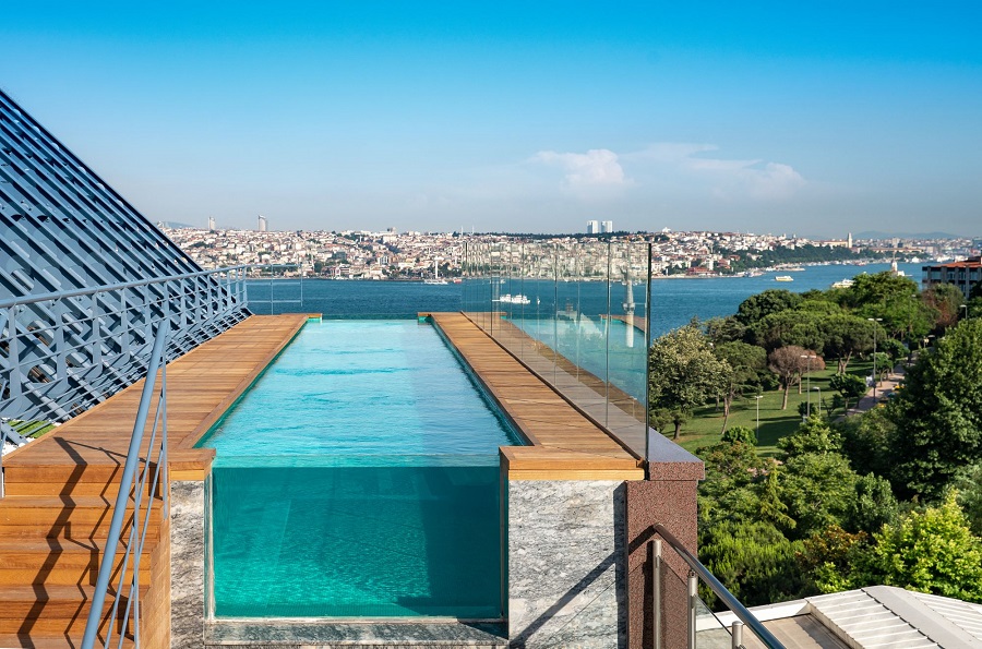 استخر هتل ریتز کارلتون استانبول