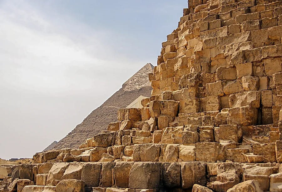 اهرام مصر از چه چیزی ساخته شده است