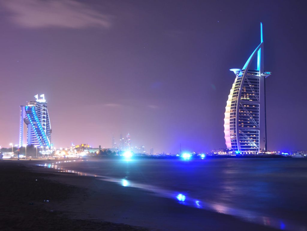 سواحل دبی در شب