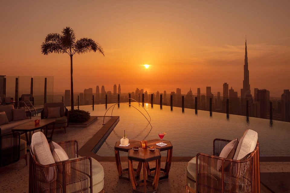 استخرهای روباز دبی: اس ال اس هتل اند رزیدنس