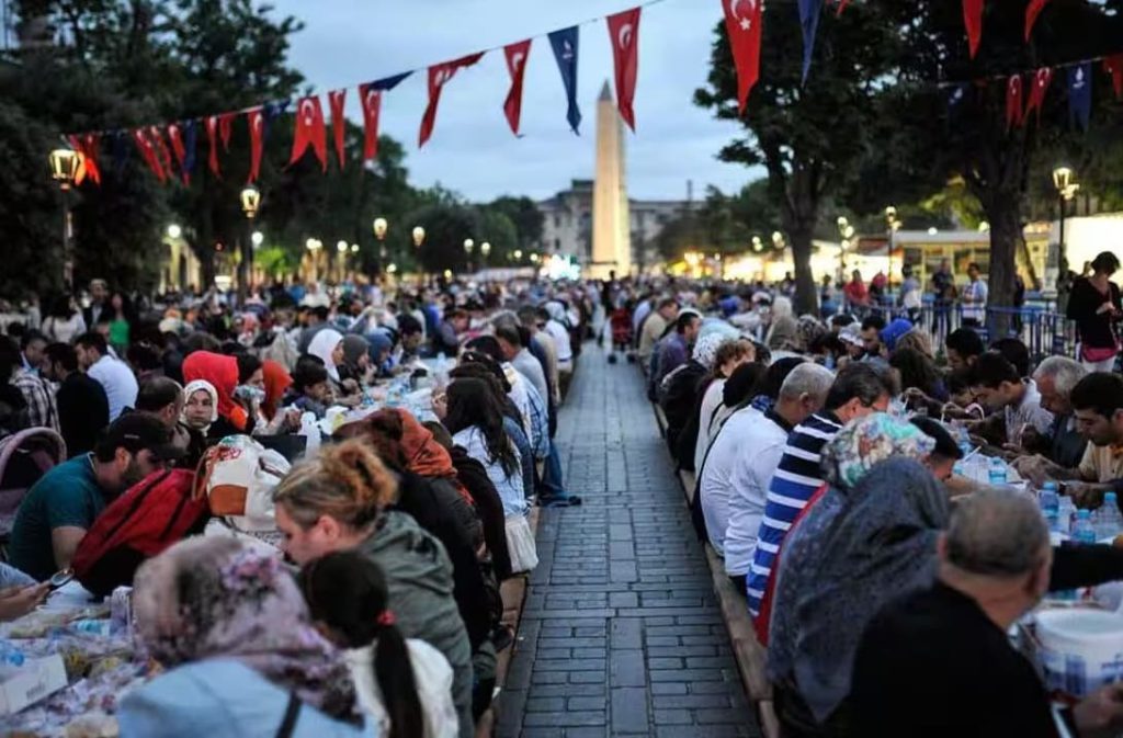 سفر به ترکیه در ماه رمضان: افطاری در ترکیه